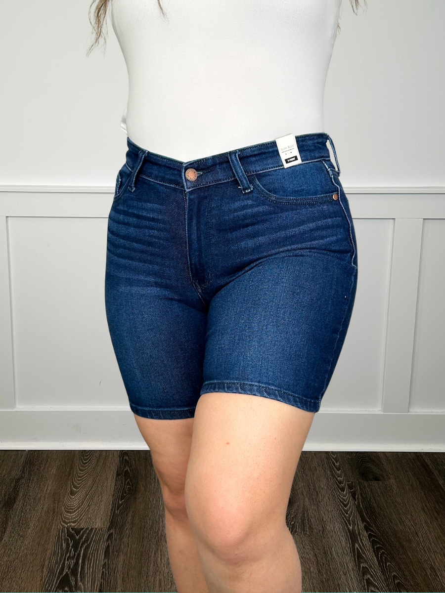 Judy Blue Mid Rise Bermudas Denim Shorts W/ Back Flap Pockets