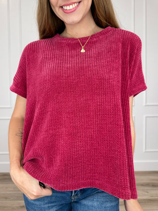 Wine red knit short-sleeve top with crew neckline and relaxed fit