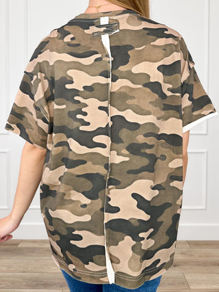 Camo print cotton short-sleeve top with back seam detail and split hem