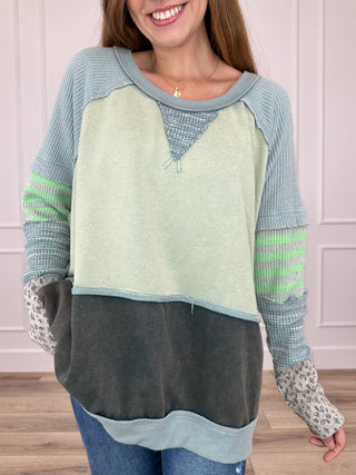 Cotton blend long sleeve top with raglan sleeves, round neck, blue and light contrast panels