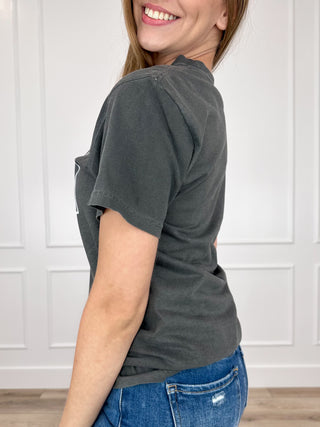 Grey short-sleeve graphic T-shirt, side view, crew neck and relaxed fit