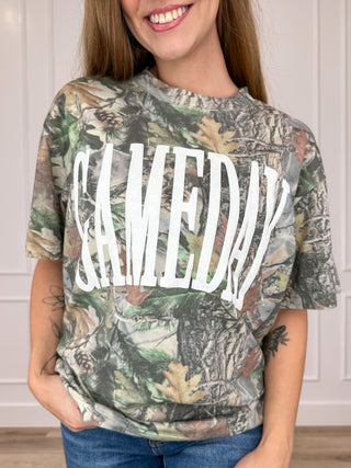 Cotton short-sleeve camo graphic tee with large white front text