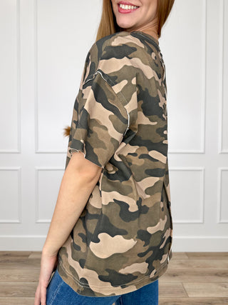 Camo print cotton short-sleeve top with round neck, relaxed drape