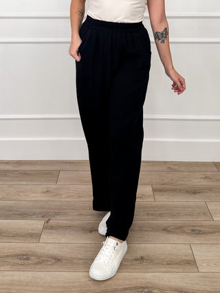 High-rise lightweight pants in black, elastic waist, relaxed wide-leg fit