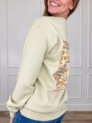 Country Music Icon Cotton Blend Long Sleeve Avery Mae Graphic Crewneck Sweatshirt - Multiple Colors (Gildan)