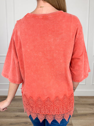 Orange cotton short-sleeve top with back lace hem detail