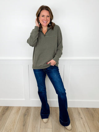 Outfit 2974: olive quarter-zip pullover and dark blue jeans with ankle boots