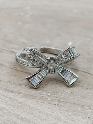 Silver adjustable ring with bow and baguette-cut clear stones