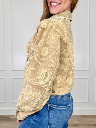 Sand patterned cropped jacket with stand collar and buttoned cuffs, side view