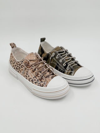 Leopard canvas low-top sneakers, lace-up with white rubber sole and side stripe detail