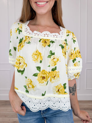 Cream cotton short sleeve top with yellow rose print and scalloped eyelet lace neckline