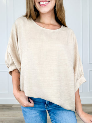 Sand knit short-sleeve top with crew neck and relaxed fit