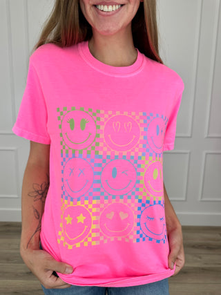 Pink cotton short-sleeve graphic tee with multicolor smiley face grid front
