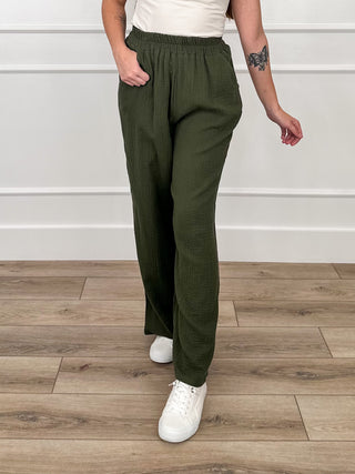 High-rise lightweight pants in olive green, elastic waist, relaxed tapered-leg shape