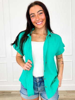 Cotton short-sleeve button-up top in teal with button front and casual collar
