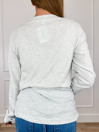 Long-sleeve tee shirt back in heather grey, crew neck, curved hem