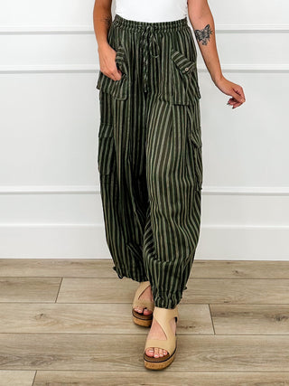 High-rise striped wide-leg cargo pants, elastic waistband, side flap pockets