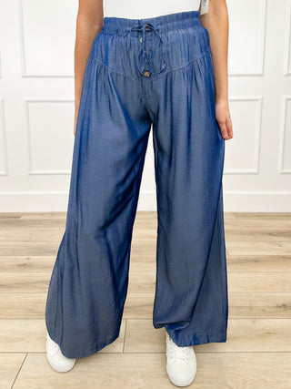 High-rise wide-leg pants in blue, elastic waist with gathered front and drawstring