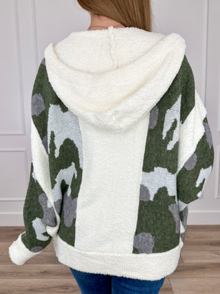 Hooded camo knit cardigan with long sleeves, cream and green pattern, fuzzy trim