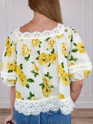 Cream cotton short sleeve top with yellow rose print and white lace back yoke