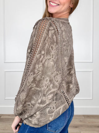 Brown cotton short-sleeve kimono with loose fit and allover floral texture, stitched edge