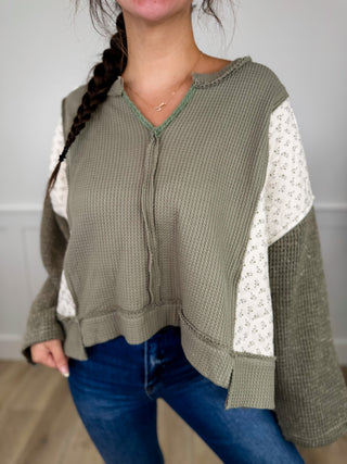 POL Collecting Images Rayon Long Sleeve Green Mom Cropped Top