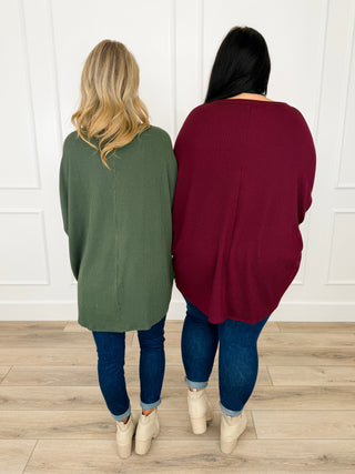 Ribbed short-sleeve tops back view in dark green and wine red