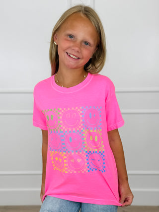 Kids pink short-sleeve graphic T-shirt with colorful circular print
