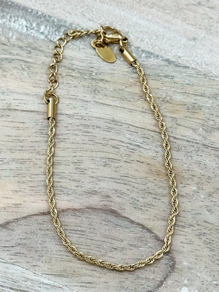 Gold chain bracelet with small heart charm and clasp
