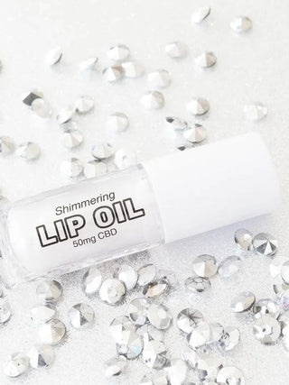 Shimmering CBD lip oil, clear bottle with white cap and silver sparkle, 50mg