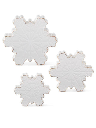 Dolomite flaking out decor set: three white snowflake-shaped plaques