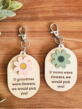 Keychain set with oval flower tags, grandma quote, mint and cream colors