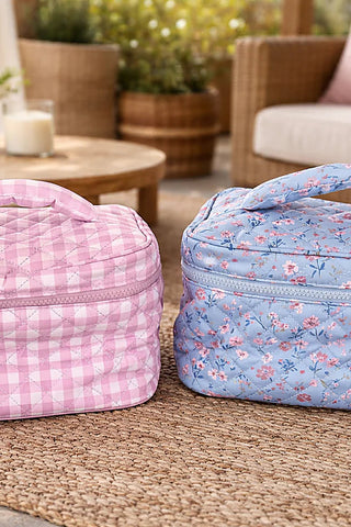 Quilted makeup bag in pink with check pattern, rounded shape and zipper closure