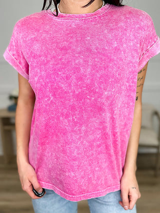Pink short-sleeve cotton crewneck top, loose fit with washed speckled texture